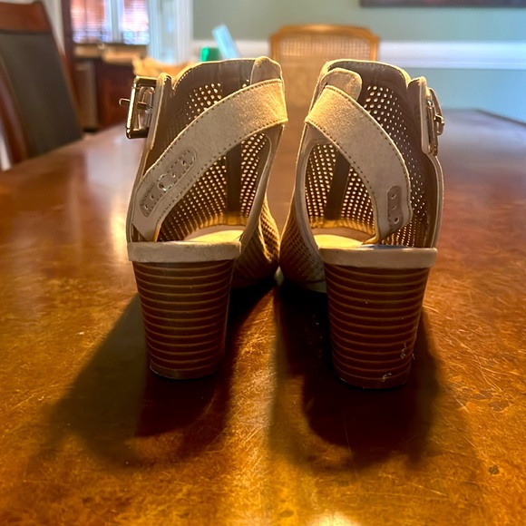 Mesh sandals - Picture 2 of 3